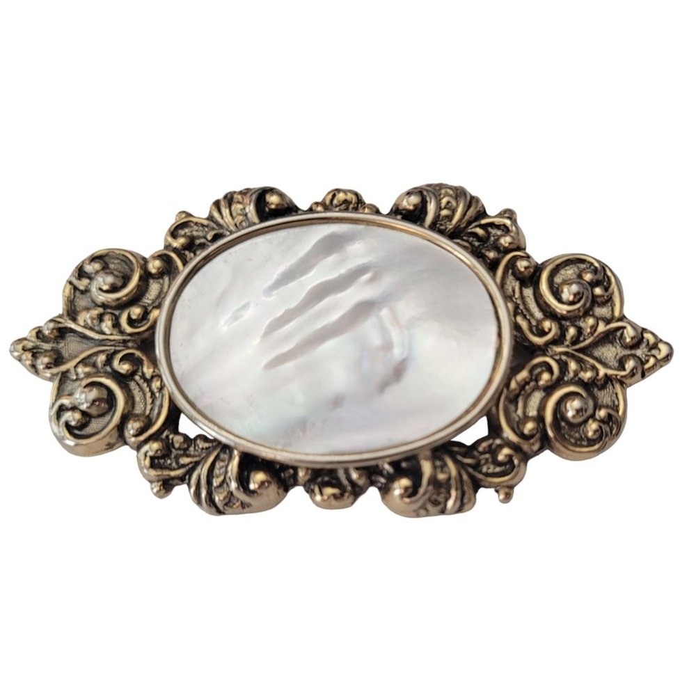 Vintage Gold Tone Oval Mother of Pearl Cameo Style Scrolled Repousse Brooch E582